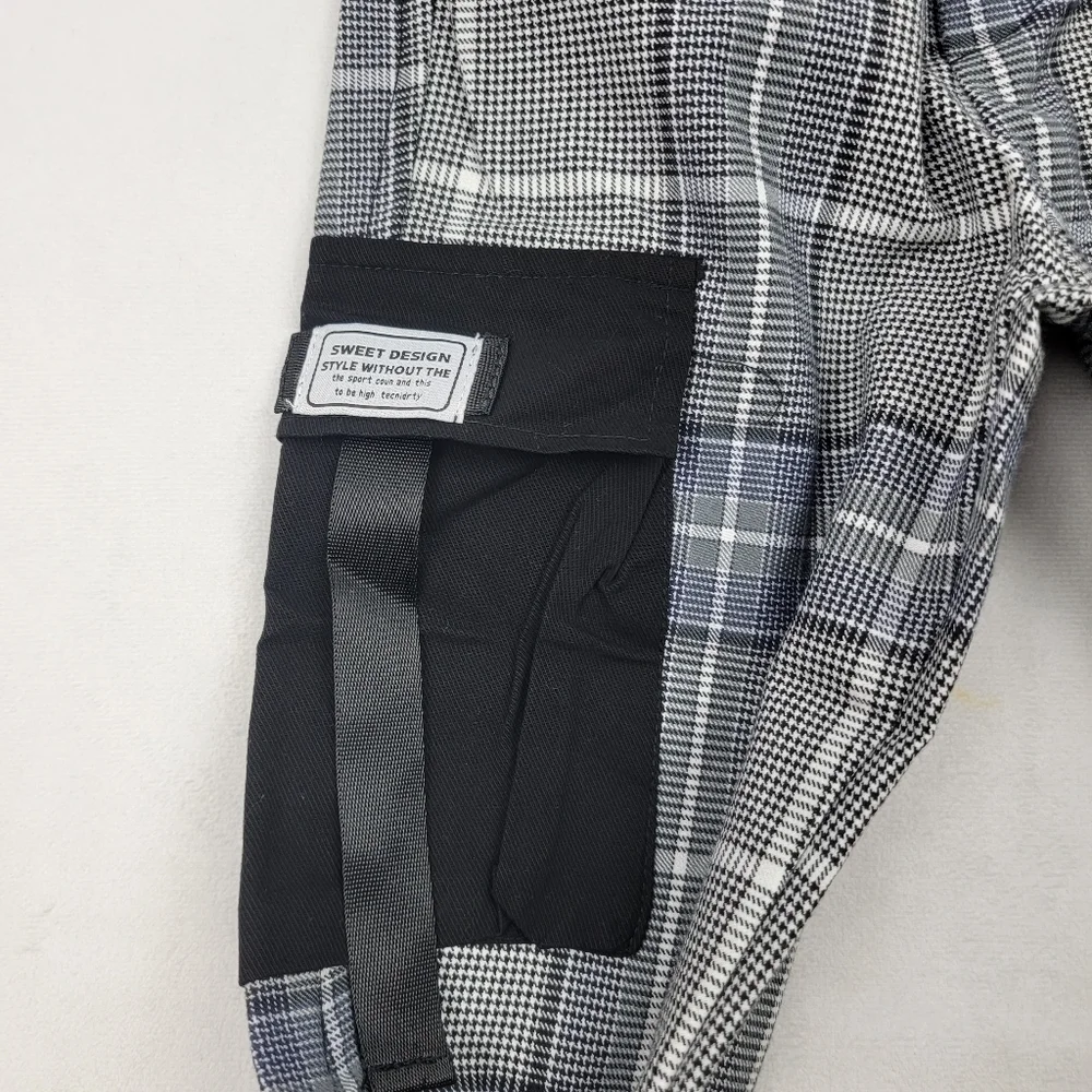 NWT‎ heavy plaid cargo utility outfit with convertable jogger pants